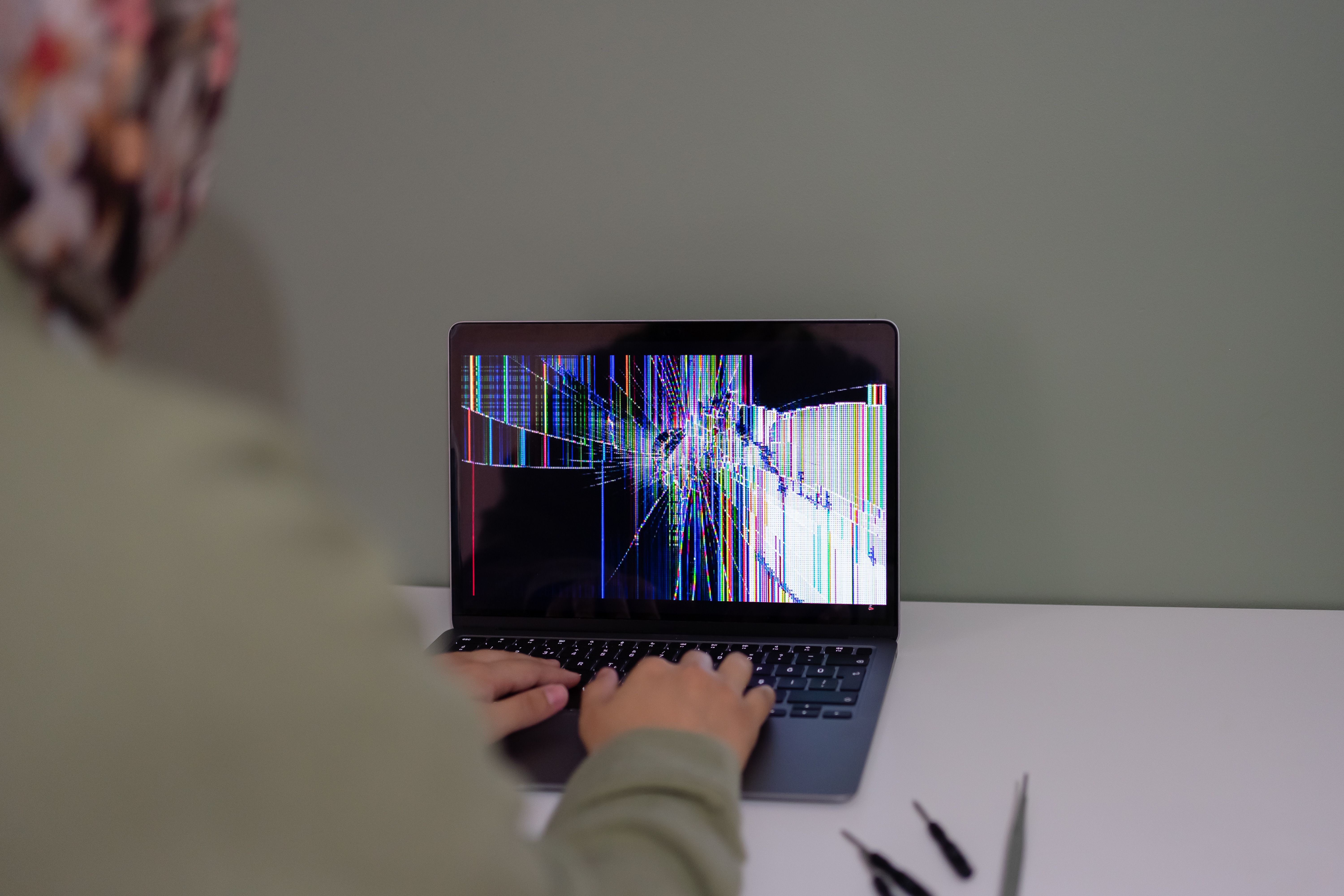Vertical Lines on Monitor? 7 Fixes to Try Before Buying New