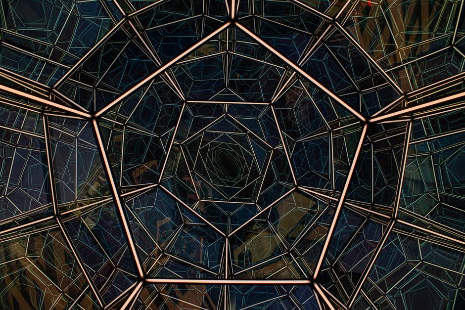 Hamiltonian Cycle Explained: Algorithms, NP-Completeness & Uses